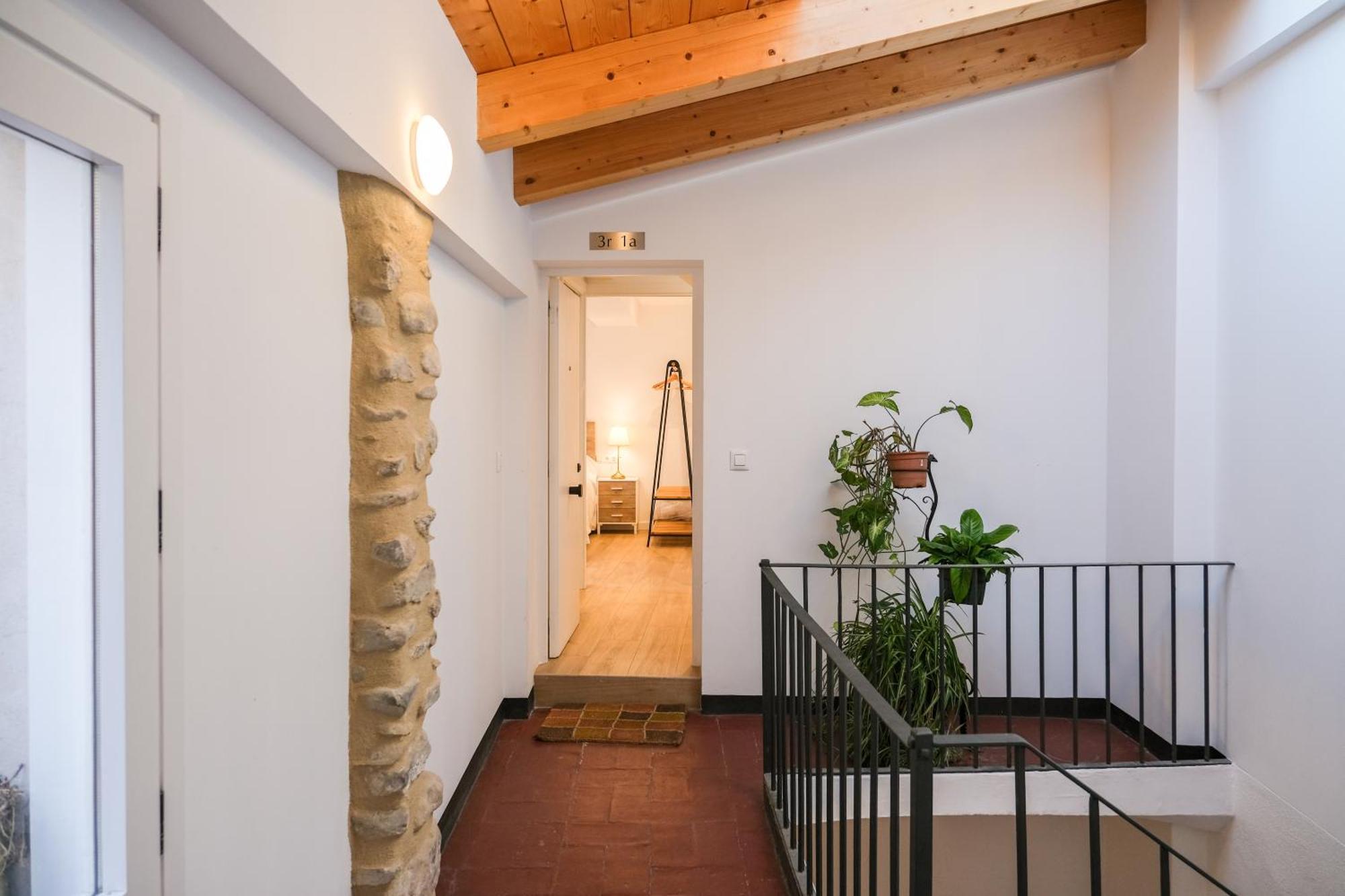 Ganganell Atic Apartamento Con Terraza En Besalú Eksteriør billede